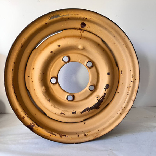 Roda Aro 15\' F75 - Pickup Willys - Rural Luxo Encaixe Calota Amarelo Roda Aro 15\' F75 - Pickup Willys - Rural Luxo Encaixe Calota Amarelo